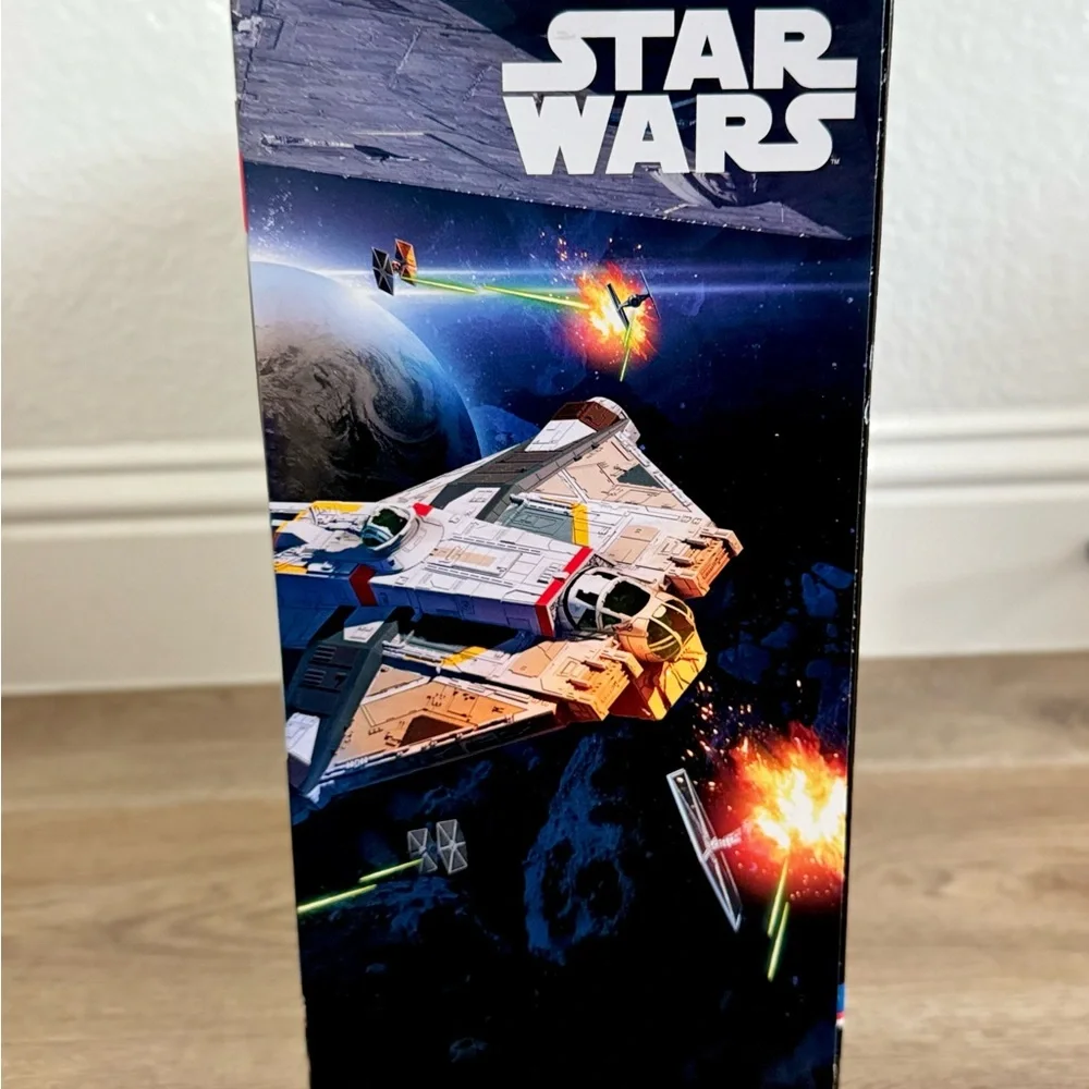 DISNEY STAR WARS Rebels Vehicle Micro Galaxy Ghost with Mini Figures. New !
